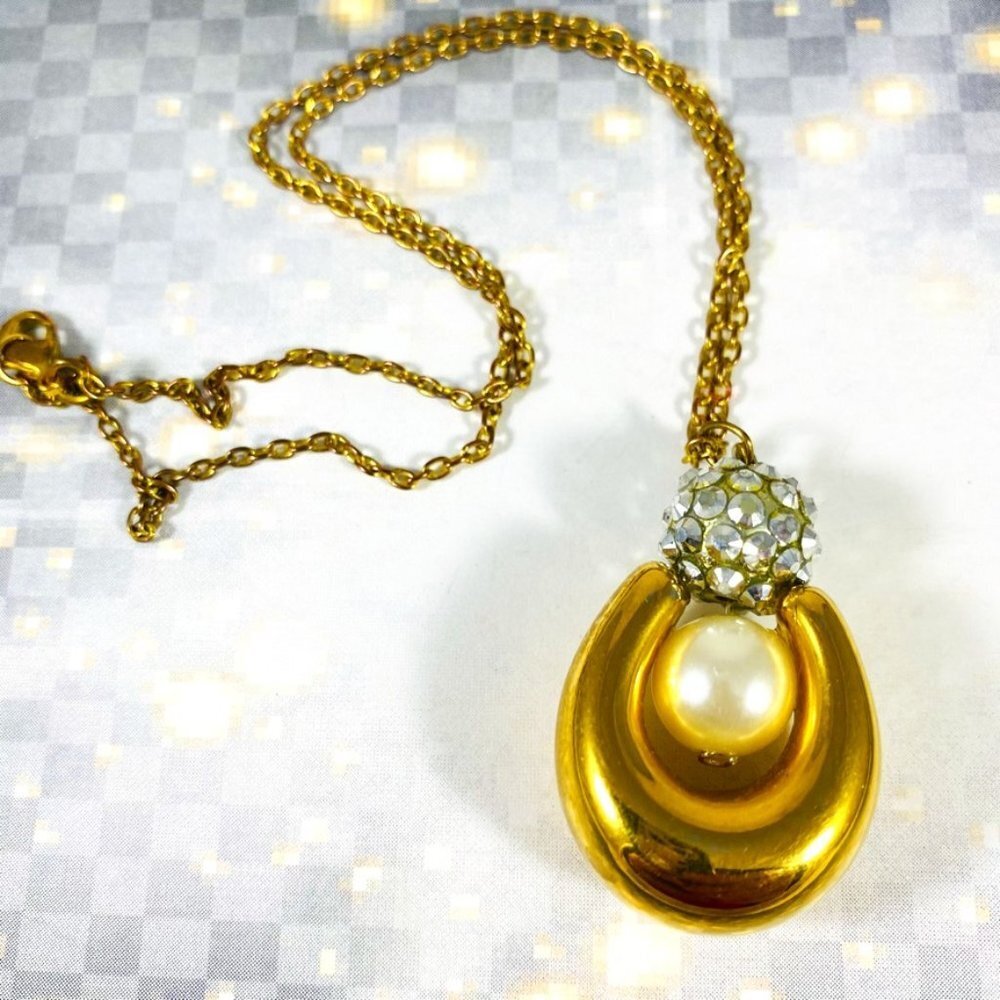 Vintage High end pearl and Rhinestone ball pendant in gold tone